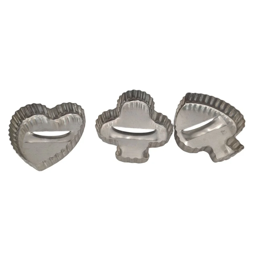 Vintage Metal‎ Cookie Cutters with Handles Heart Club Spade Baking Set of Three